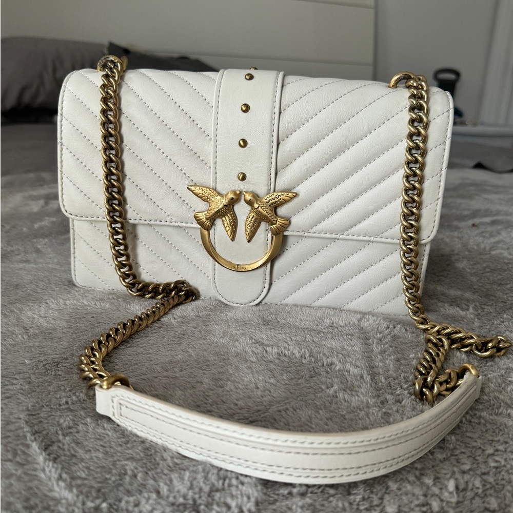 White bag with golden details